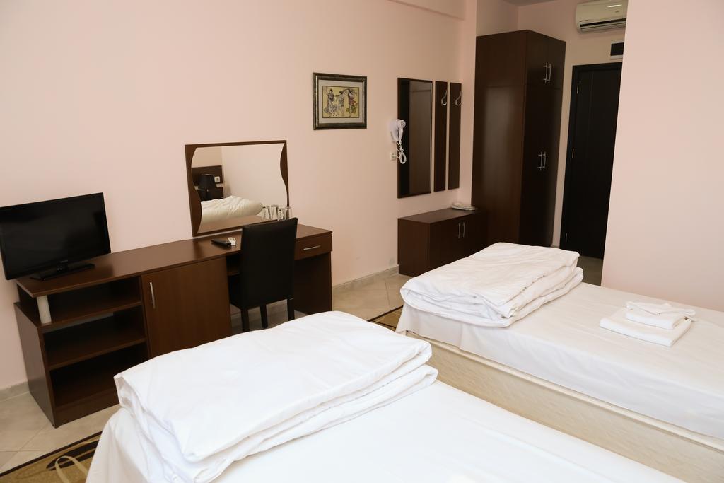 Hotel & Restaurant Ida Кырджали Экстерьер фото